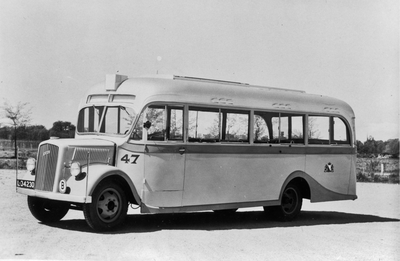 86414 Afbeelding van de Opel / Den Oudsten en Domburg autobus nr. 47 (serie 47-87) van het G.E.B.R.U. op het ...